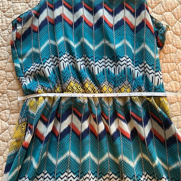 Colorful, fun dress - Picture 9 of 9